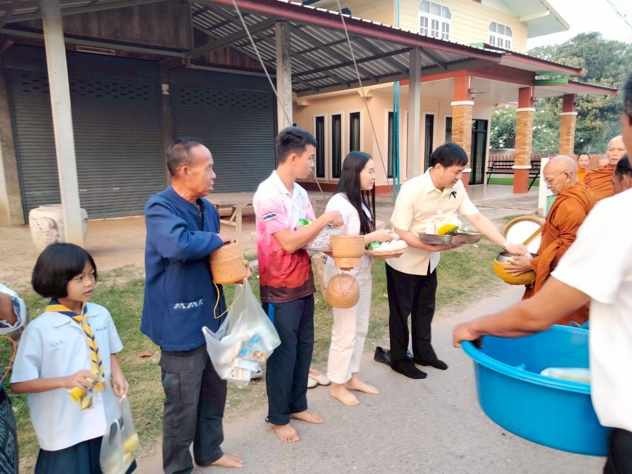 พช.กุดบาก : ร่วมกิจกรรมส่งเสริมคุณธรรมจริยธรรม เนื่องในวันธรรมสวนะ