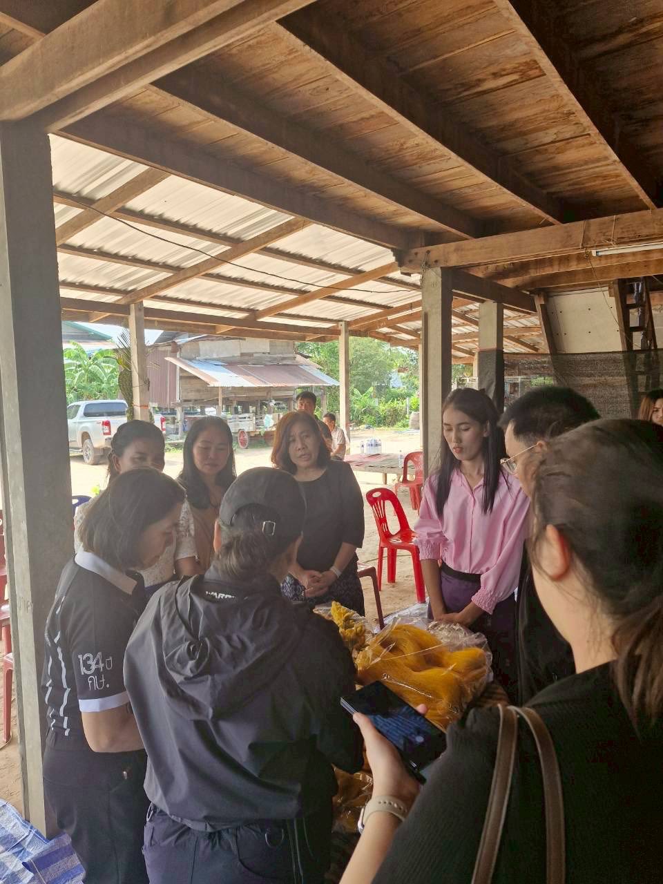 พช.กุดบาก : ร่วมต้อนรับรองอธิบดีกรมหม่อนไหม